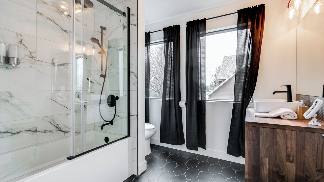 Photo of Bathroom in Laval