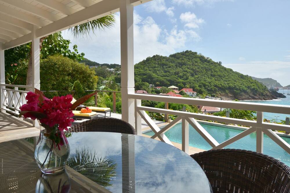 Photo of Patio Balcony in Public
