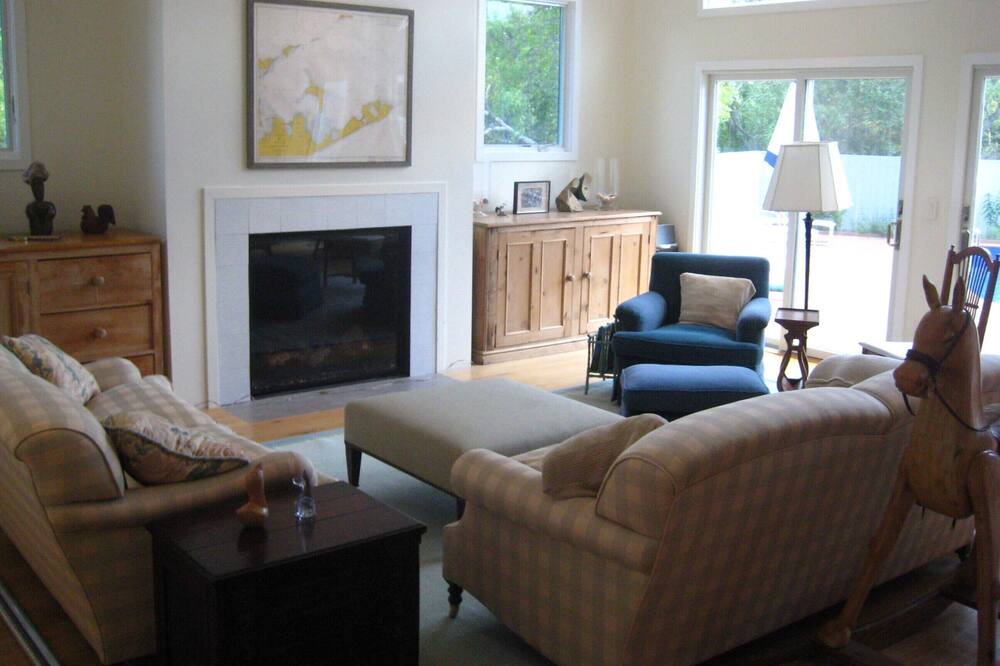 Photo of Livingroom in Beach Hampton