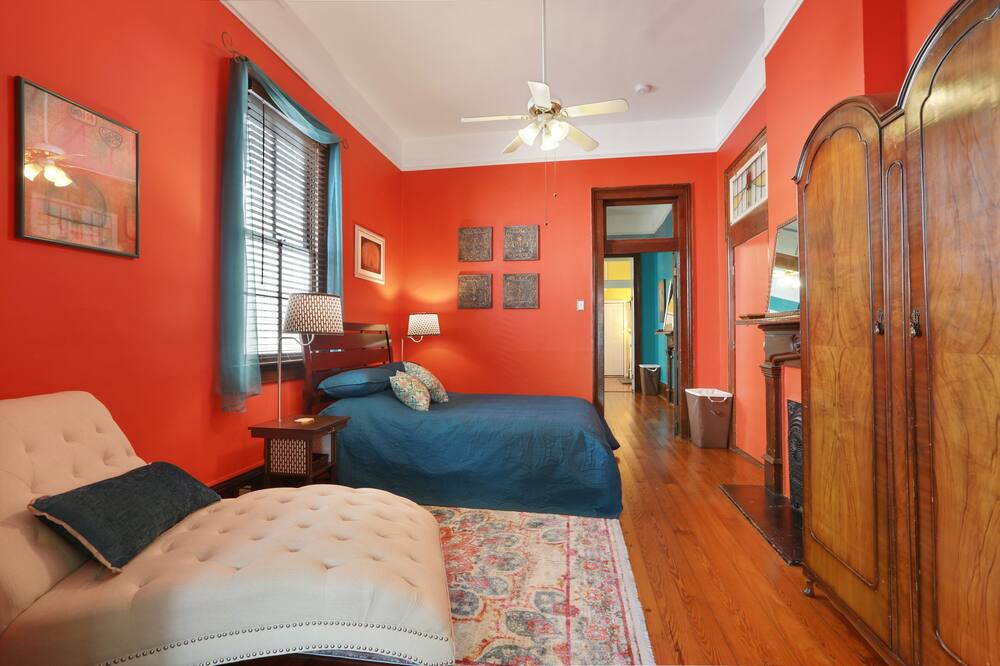 Photo of Bedroom in Algiers Point
