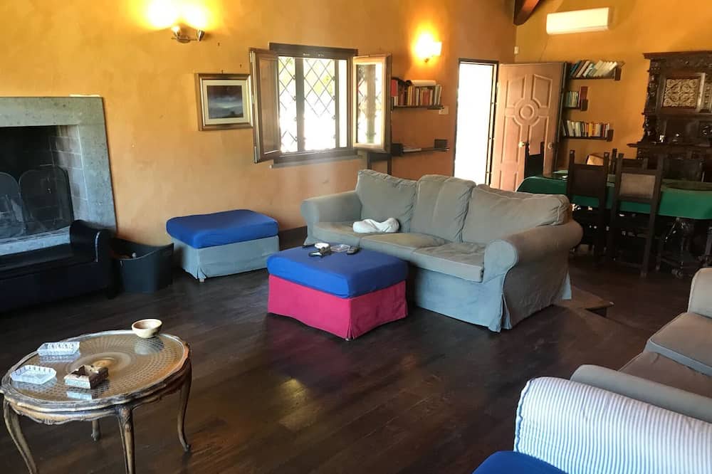 Photo of Livingroom in Zona XXVI Castel di Decima