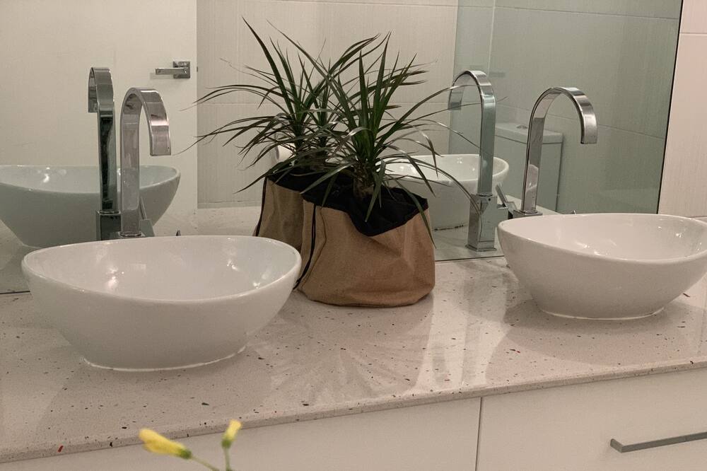 Photo of Bathroom in Patterson Lakes