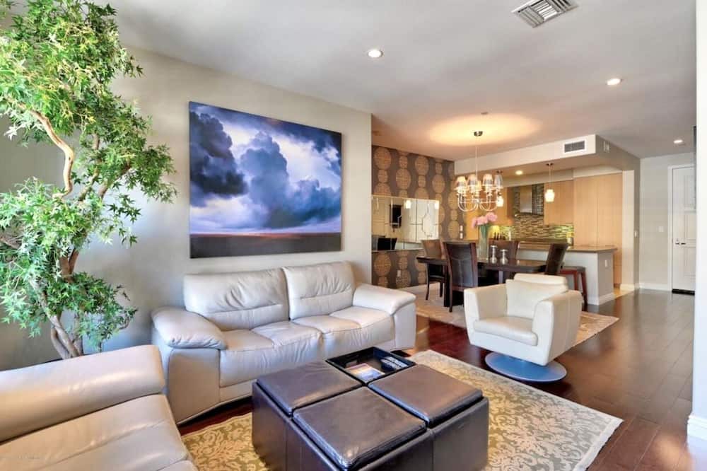 Photo of Livingroom in Downtown