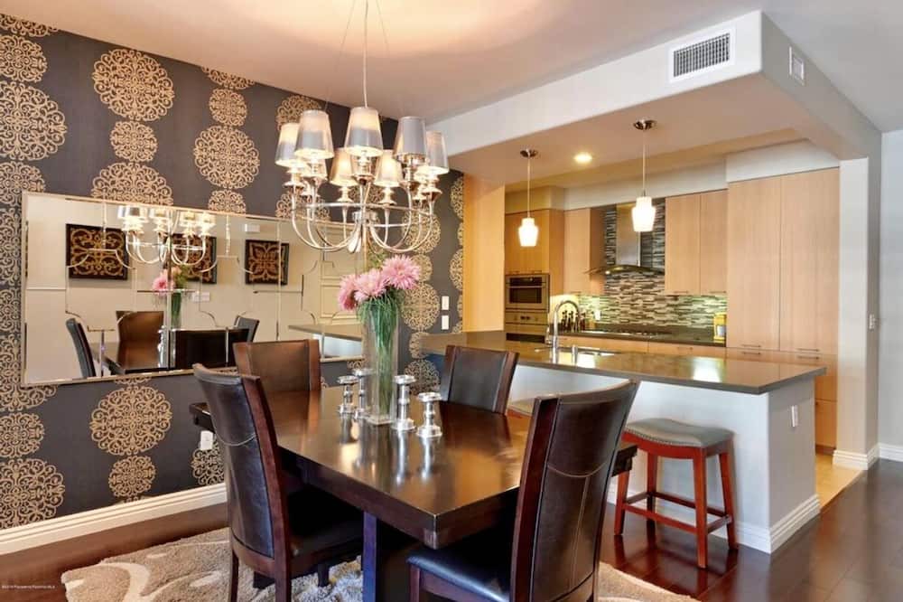 Photo of Livingroom in Downtown