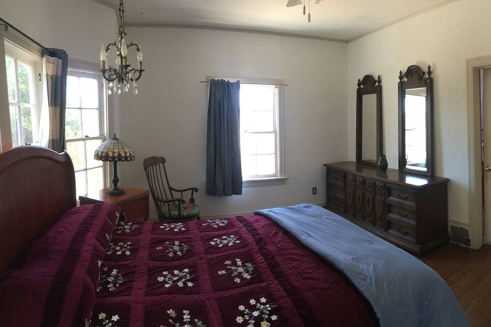 Photo of Bedroom in Glenwood