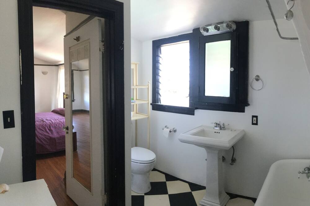 Photo of Bathroom in Glenwood