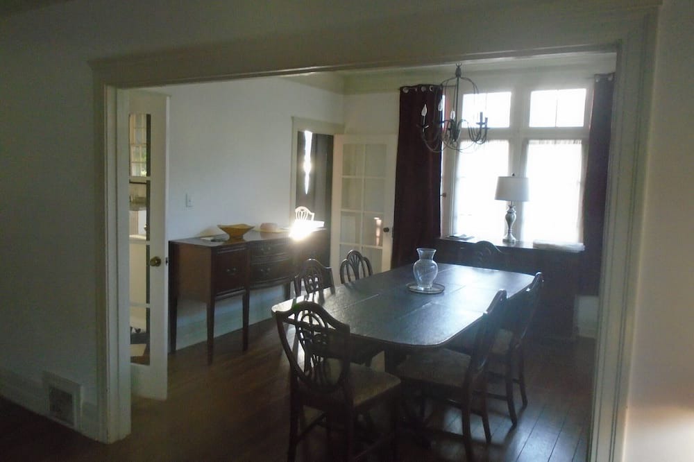 Photo of Bedroom in Glenwood