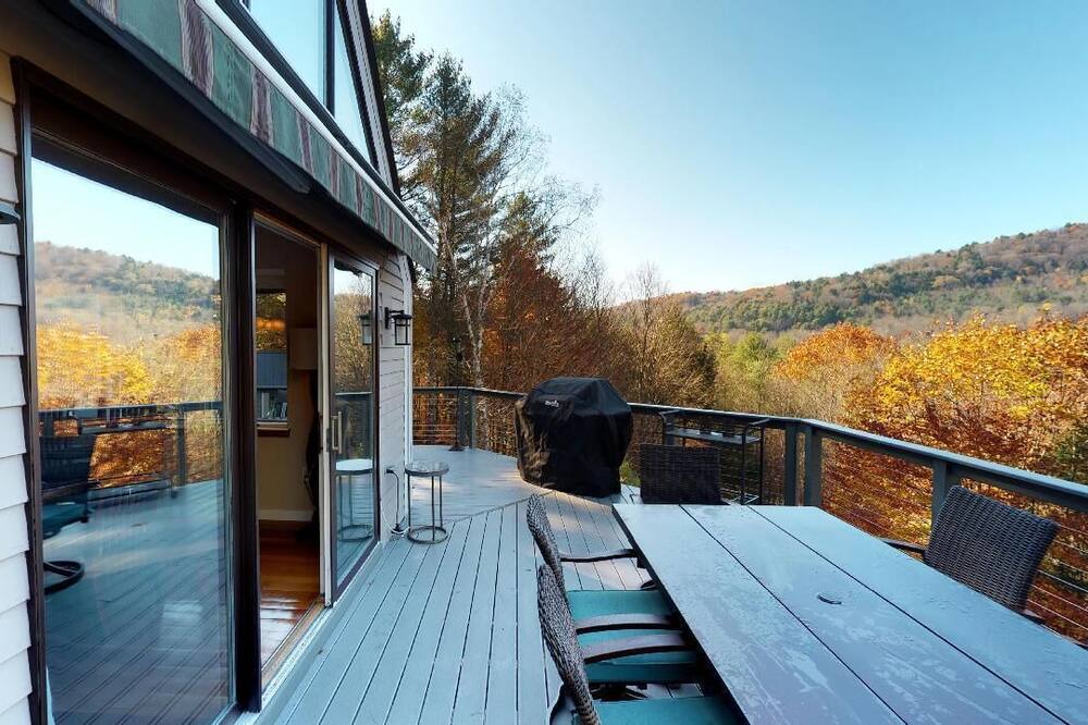 Photo of Patio Balcony in West Hartford