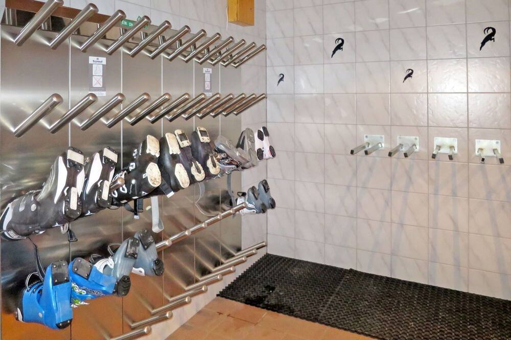 Photo of Bathroom in Plangeross