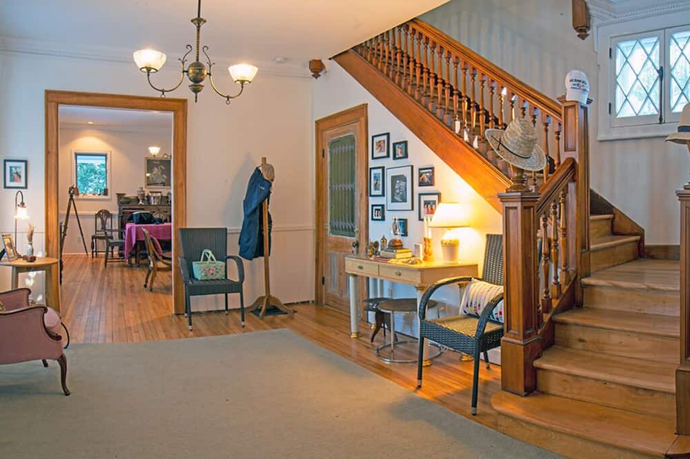 Photo of Livingroom in Georgeville