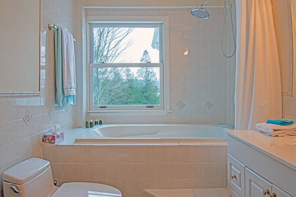 Photo of Bathroom in Georgeville