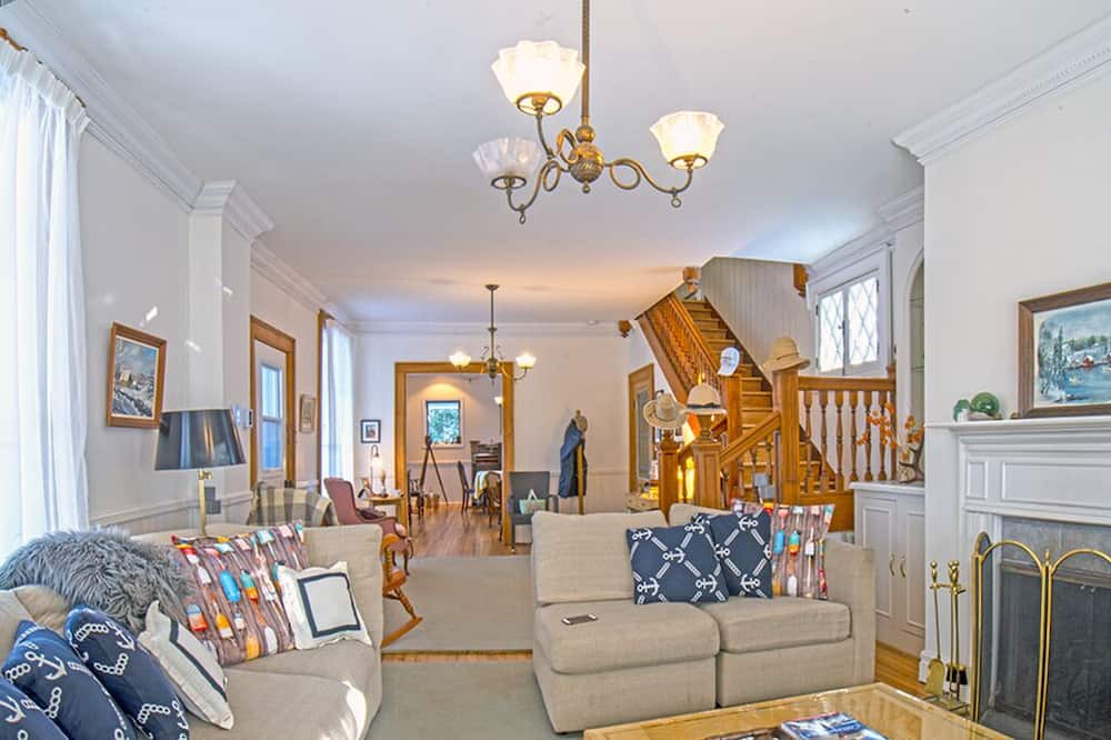Photo of Livingroom in Georgeville