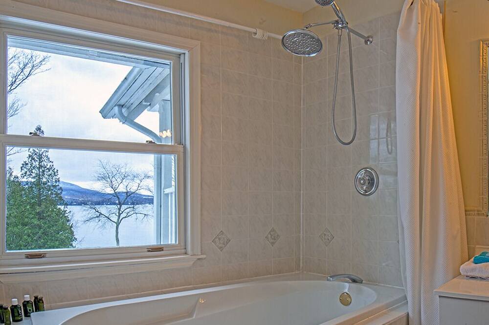 Photo of Bathroom in Georgeville