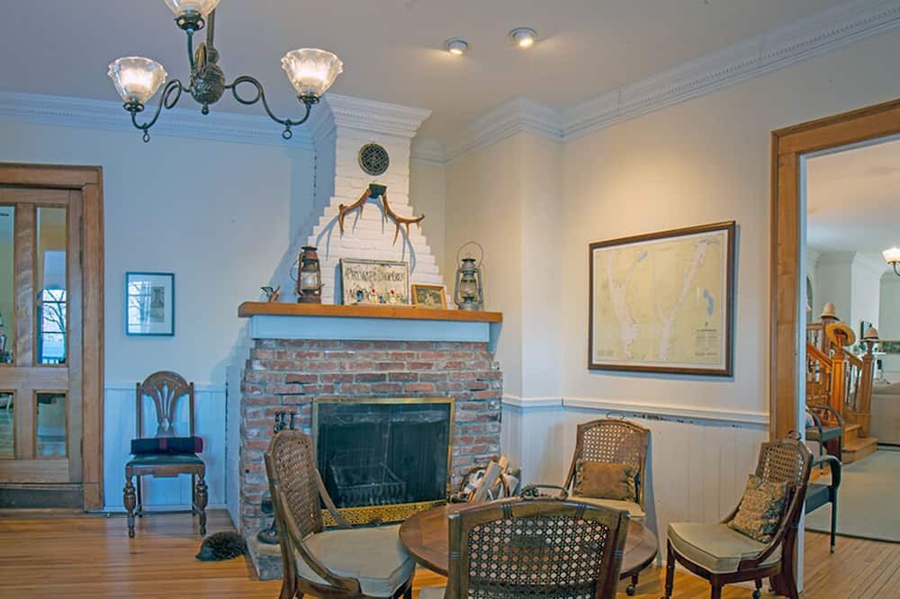 Photo of Livingroom in Georgeville