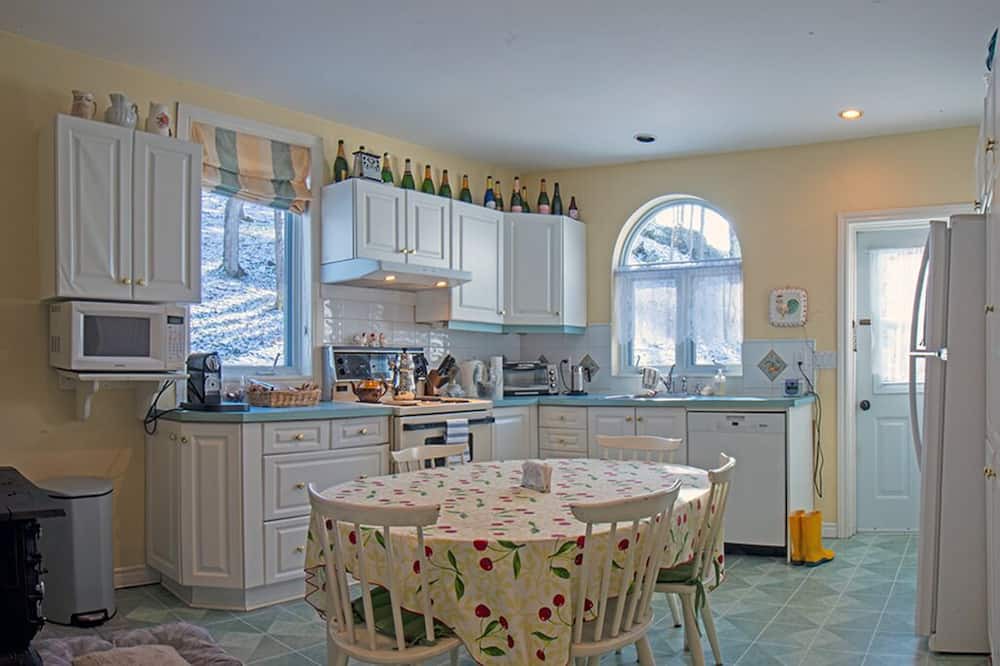 Photo of Kitchen in Georgeville