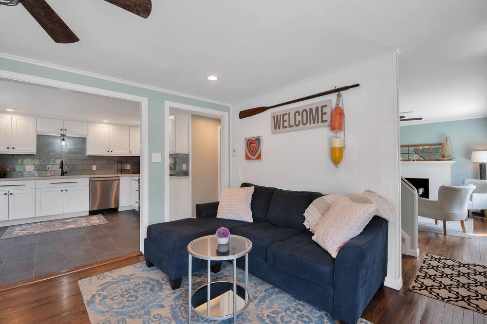 Photo of Livingroom in Old Saybrook