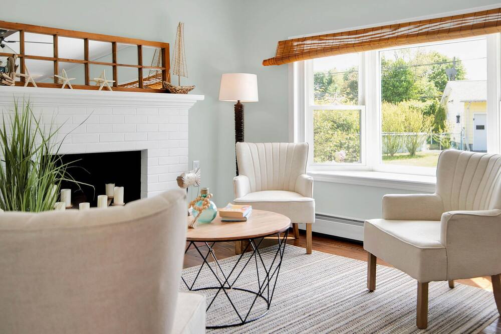 Photo of Livingroom in Old Saybrook