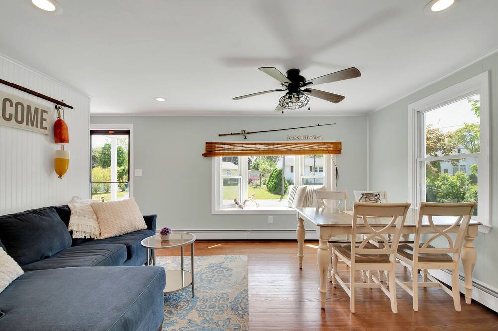 Photo of Livingroom in Old Saybrook