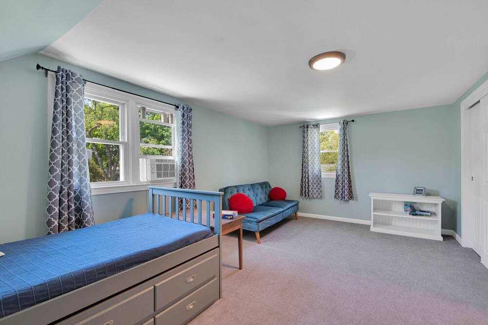 Photo of Bedroom in Old Saybrook