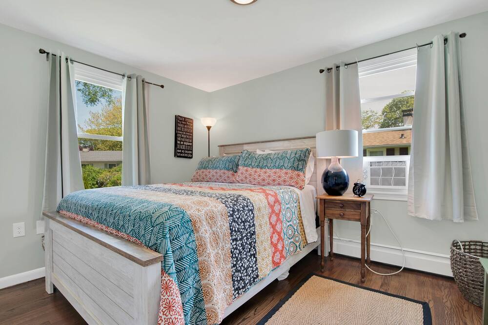 Photo of Bedroom in Old Saybrook