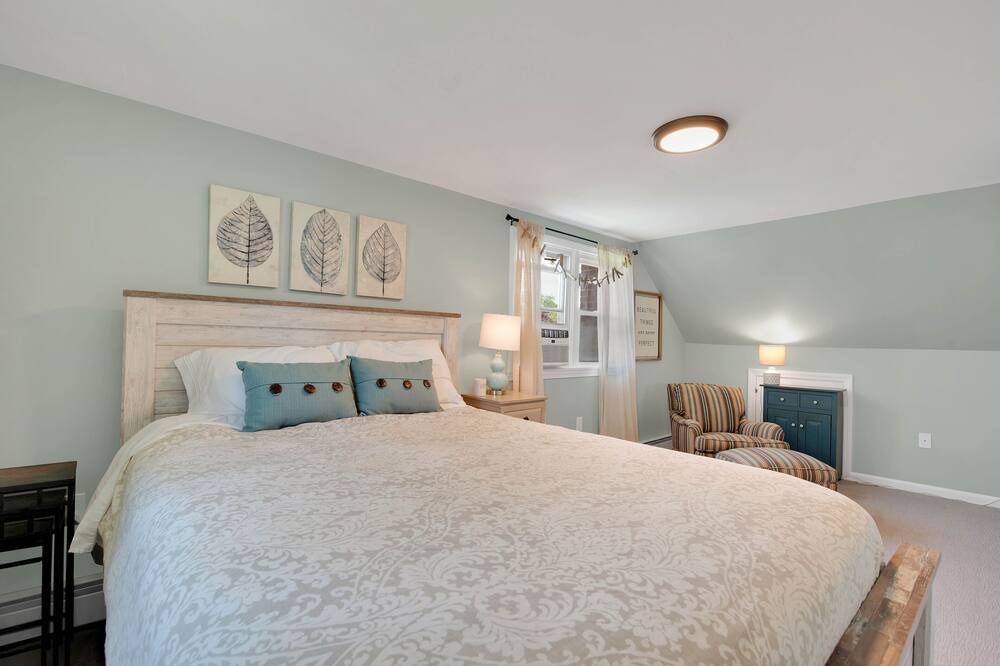 Photo of Bedroom in Old Saybrook