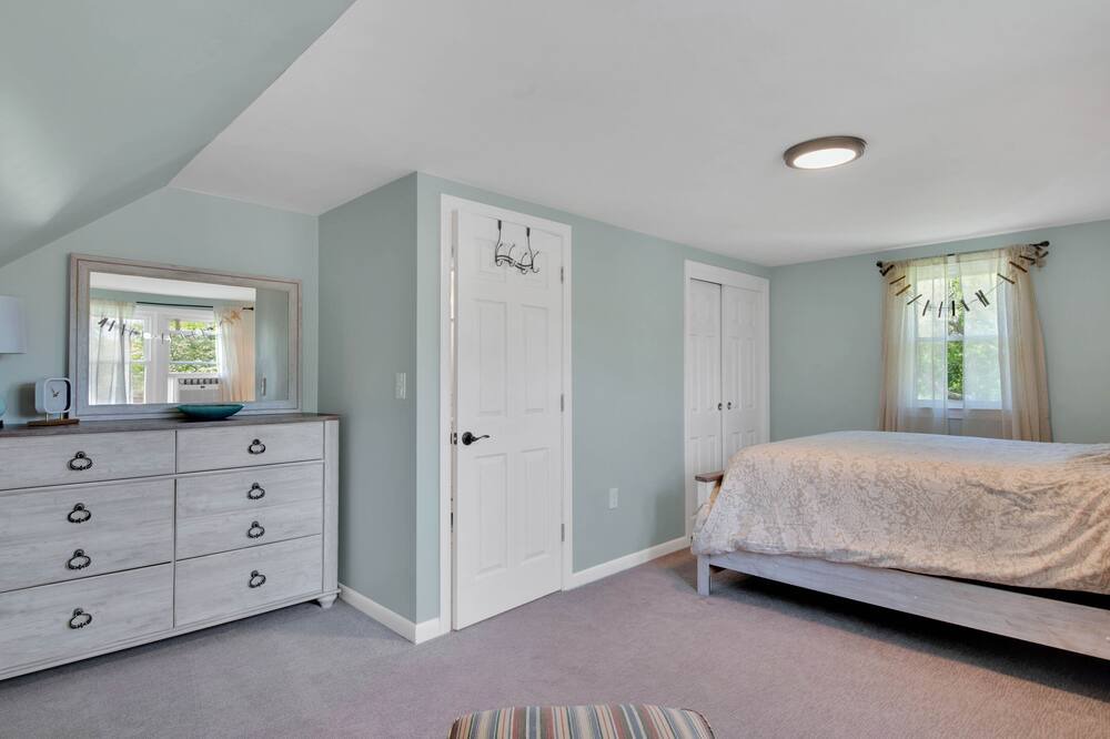 Photo of Bedroom in Old Saybrook