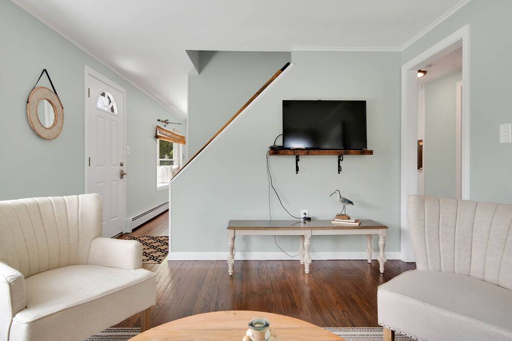 Photo of Livingroom in Old Saybrook