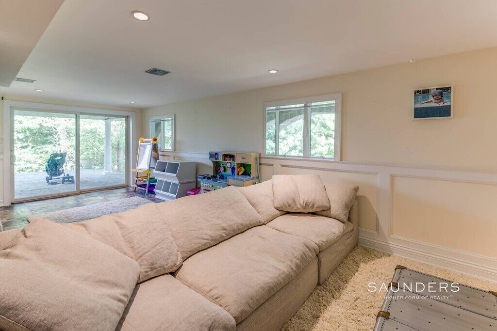Photo of Livingroom in East Hampton