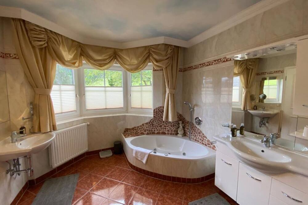 Photo of Bathroom in Soell