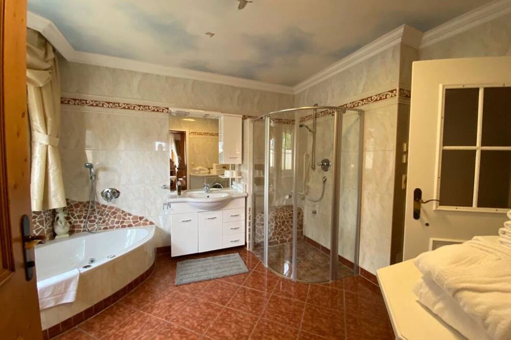 Photo of Bathroom in Soell