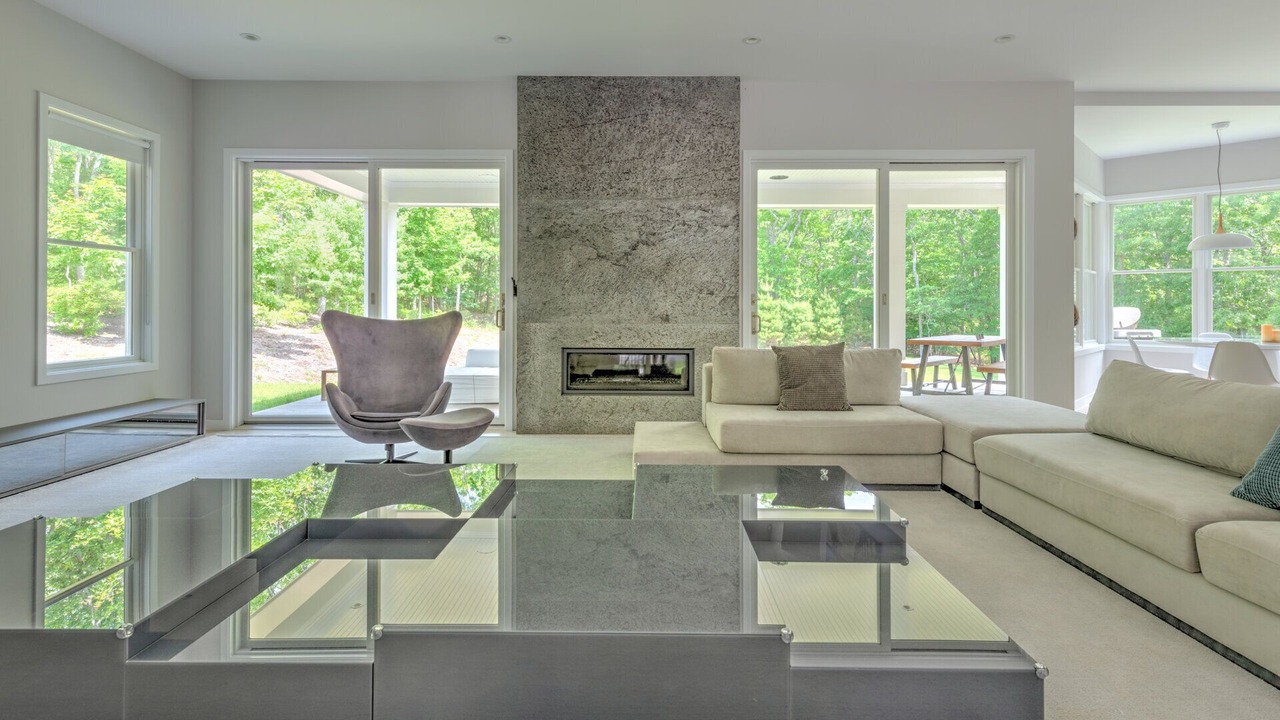 Photo of Livingroom in Amagansett North