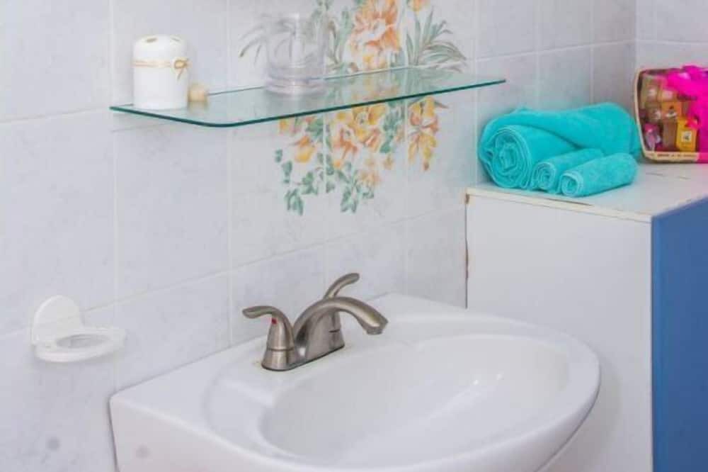 Photo of Bathroom in Boscobel