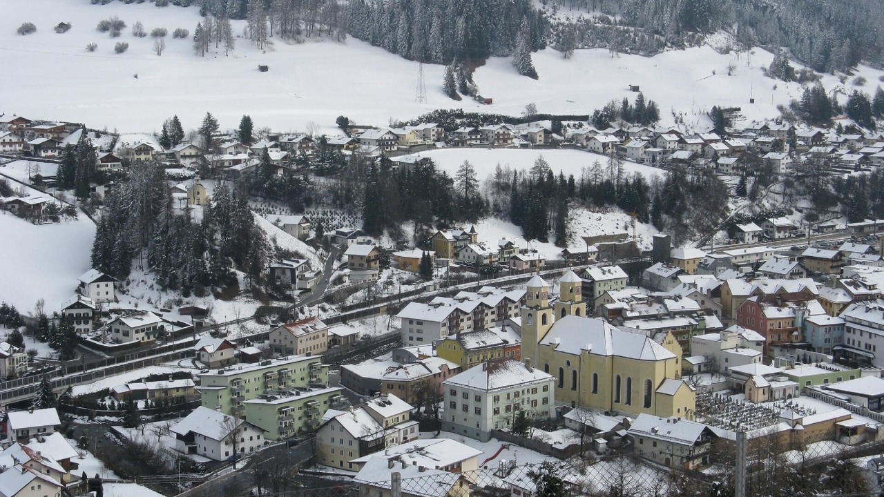 Photo of Buildings in Trins