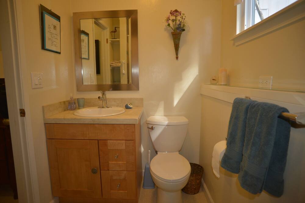 Photo of Bathroom in Park Pacifica
