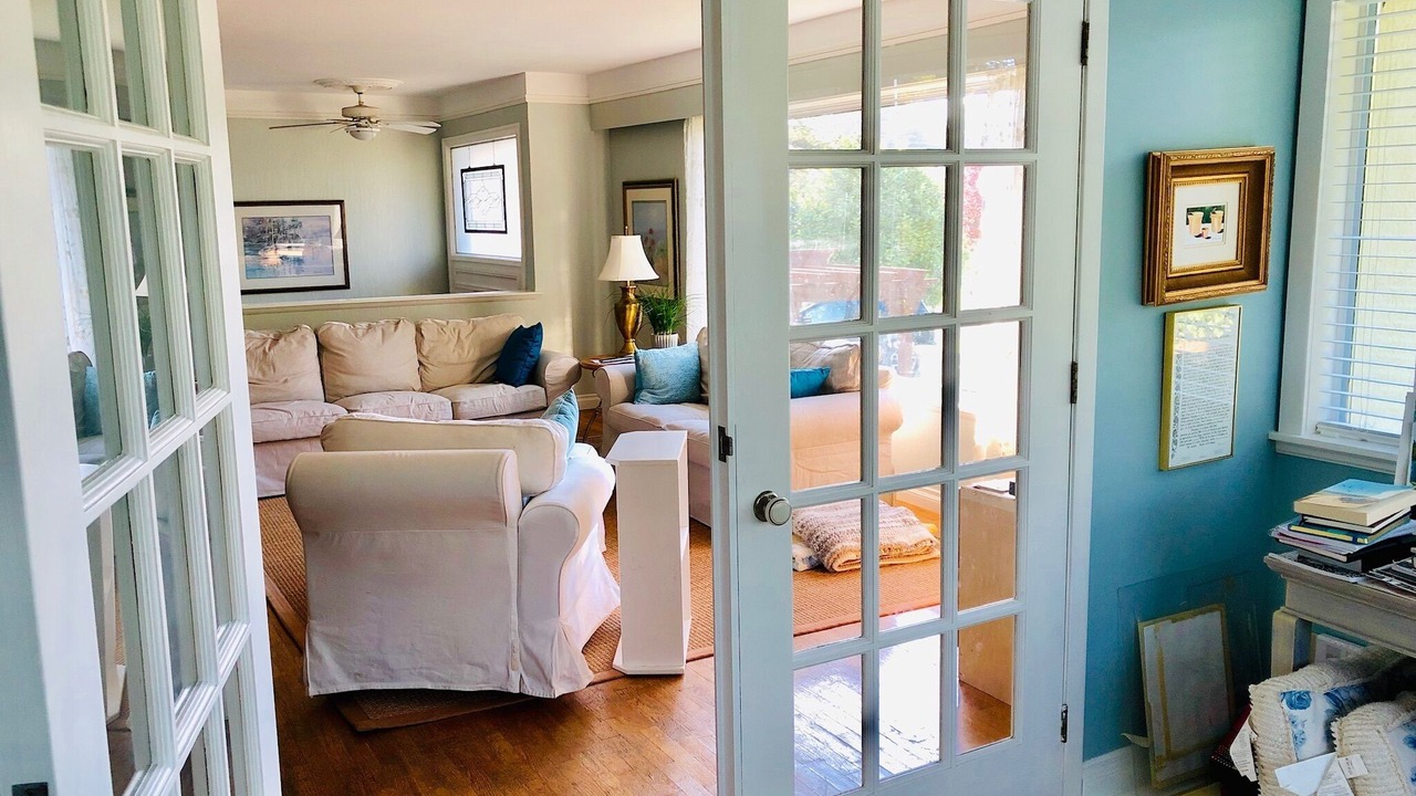 Photo of Livingroom in Central Saanich