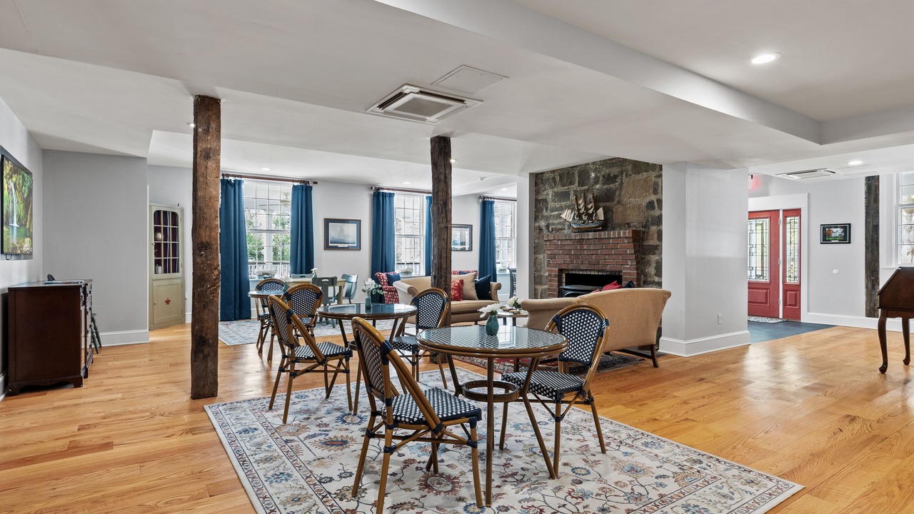 Photo of Livingroom in Westbrook Center