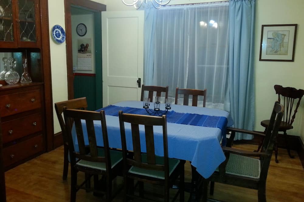 Photo of Livingroom in Downtown