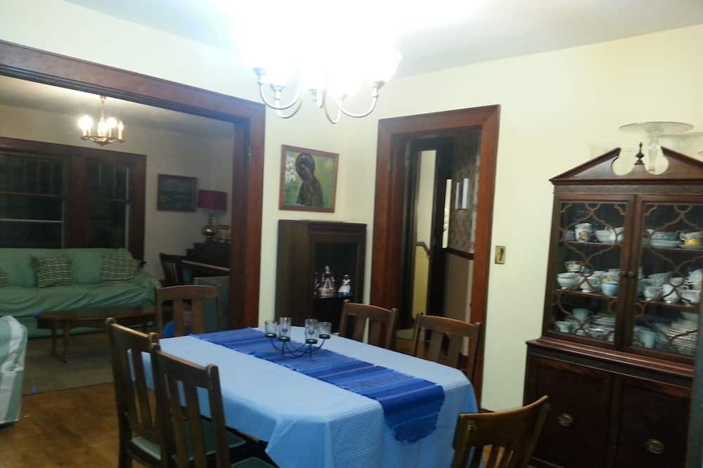 Photo of Livingroom in Downtown