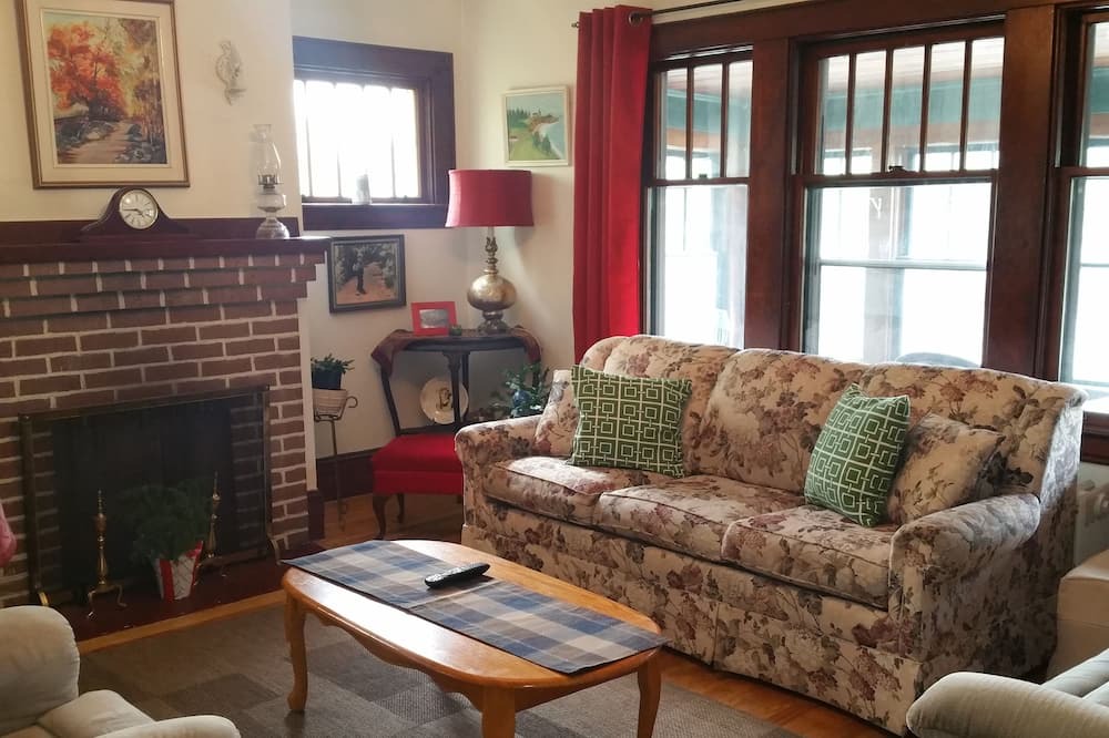 Photo of Livingroom in Downtown