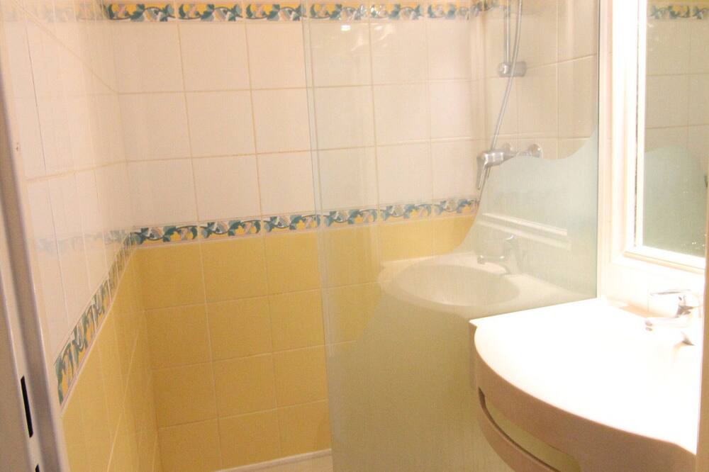 Photo of Bathroom in Eclose-Ouest