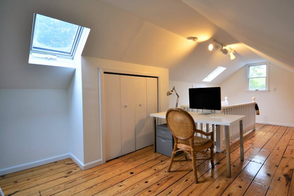 Photo of Livingroom in Amagansett North