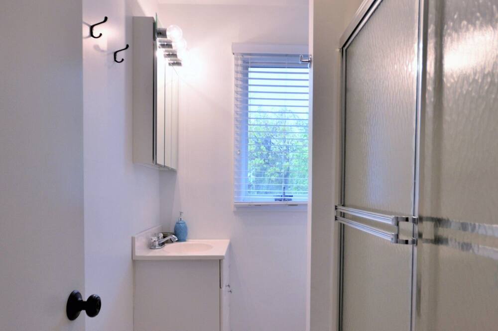 Photo of Bathroom in Amagansett North
