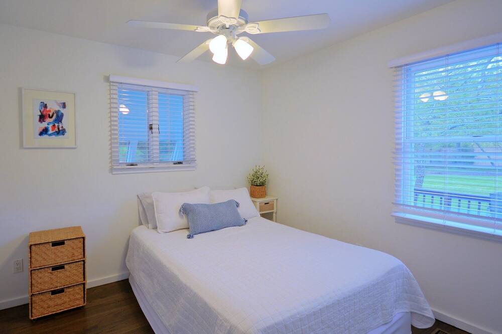 Photo of Bedroom in Amagansett North