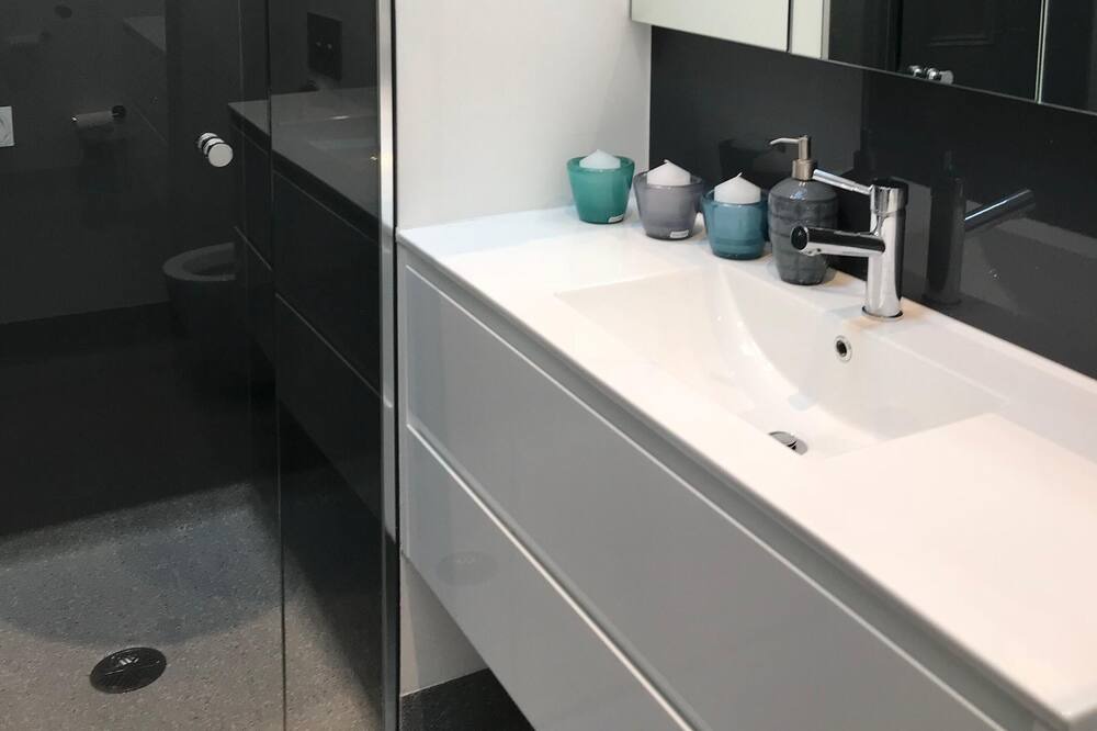 Photo of Bathroom in Williamstown