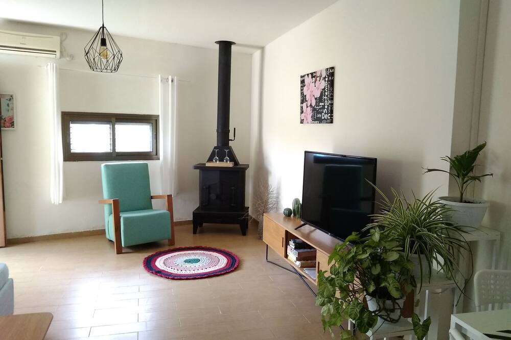 Photo of Livingroom in Aseret