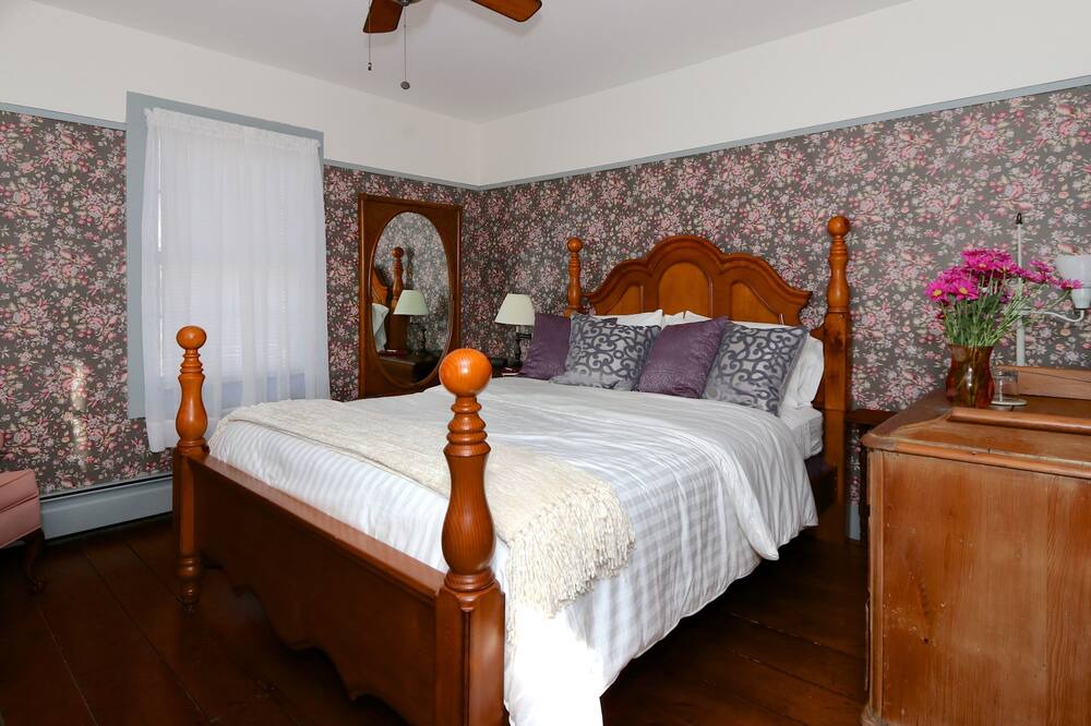 Photo of Bedroom in Deep River Center