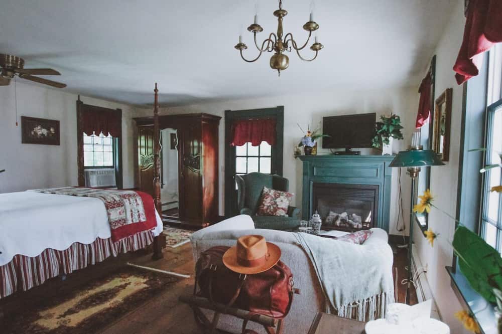 Photo of Bedroom in Deep River Center