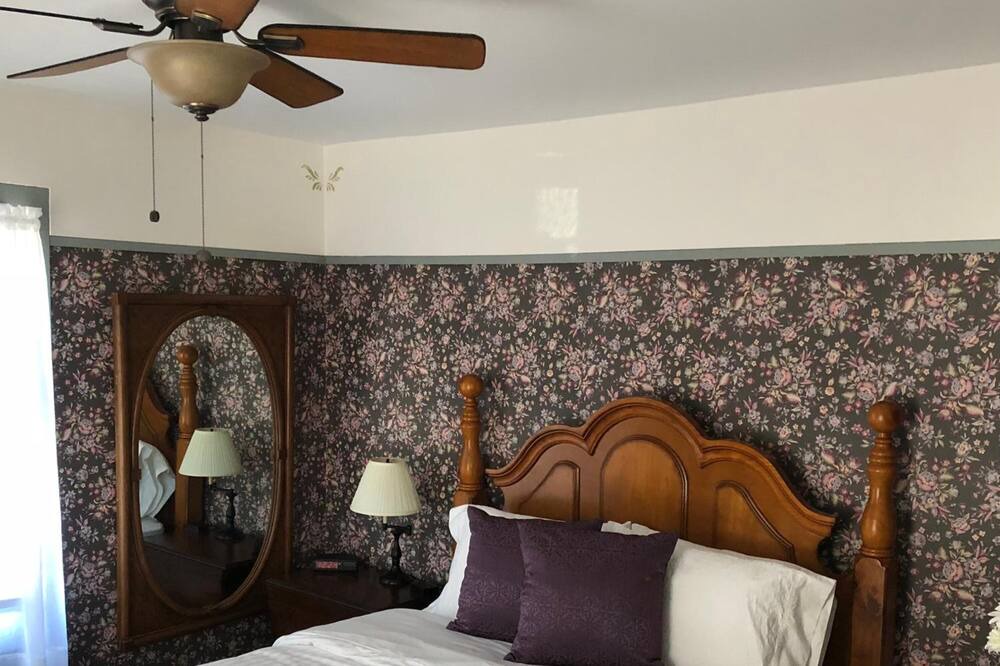 Photo of Bedroom in Deep River Center