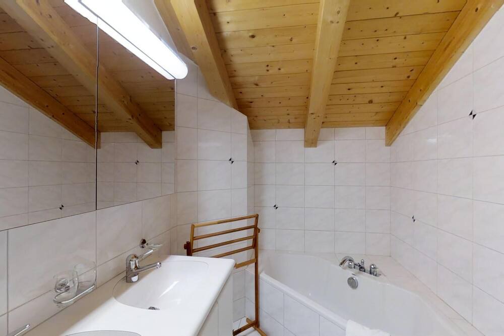 Photo of Bathroom in Silvaplana