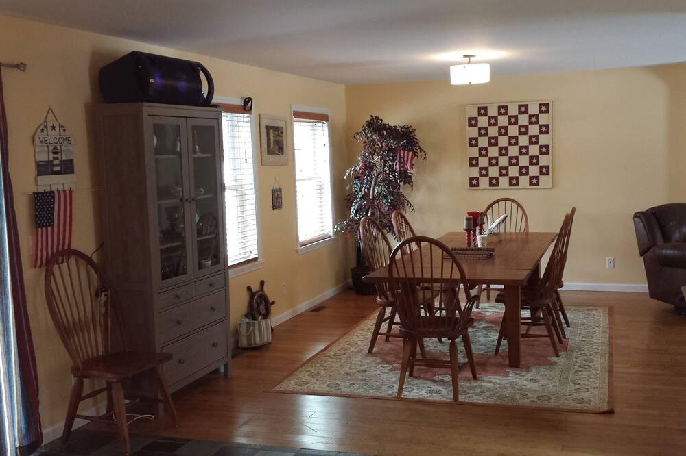 Photo of Livingroom in Pipes Cove